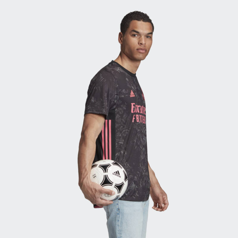 Camiseta_tercera_equipacion_Real_Madrid_20_21_Negro_GE0932_25_model Tercera equipación Player Version Real Madrid 2020/21 - Imagen 1