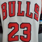 Camiseta Chicago Bulls White Edition 23 - Imagen 3