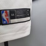 Camiseta Chicago Bulls White Edition 23 - Imagen 4