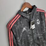 Cortavientos Real Madrid 2020/21 diseño lateral