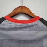 Camiseta calentamiento Liverpool 2021/22 - Imagen 6