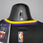 Camiseta Los Ángeles Lakers Bonus Edition Black 2021 diseño de cuello dorsal