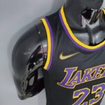 Camiseta Los Ángeles Lakers Bonus Edition Black 2021 diseño lateral