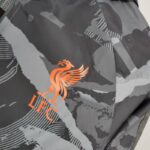 Cortavientos camuflado Nike Liverpool 2021/22 - Imagen 5