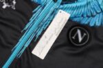 Chaqueta Napoli black-blue Kappa × Marcelo Burlon diseño frontal lgoos