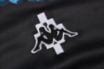 Chaqueta Napoli black-blue Kappa × Marcelo Burlon diseño del logo