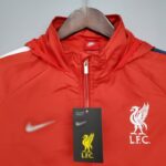 Cortavientos Liverpool 2021/22 diseño frontal
