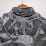 Cortavientos camuflado Nike Liverpool 2021/22 - Imagen 8