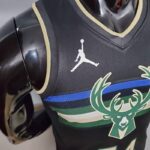 Camiseta Milwaukee Bucks Theme Edition Black - Imagen 3