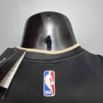 Camiseta Milwaukee Bucks Theme Edition Black - Imagen 8