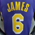 Camiseta Los Angeles Lakers V-neck City Edition Purple - Imagen 9