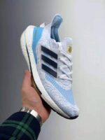 Zapatilla Ultra Boost UB21 GZ7120 diseño lateral