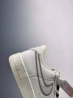 Zapatilla Air force 1 low white black diseño talón