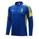 La sudadera de entrenamiento de la Juventus está diseñada para ofrecerte velocidad en el terreno de juego. El diseño de secado rápido integra un tejido elástico y transpirabilidad estratégica para que mantengas la concentración durante el entrenamiento. Las aberturas invisibles para los pulgares permiten que las mangas se mantengan en su sitio mientras te mueves y permanecen escondidas cuando no se usan. Detalles del producto Ajuste entallado a medida Diseño con cremallera de 1/4 100 % poliéster Lavar a máquina Color mostrado: Azul/Amarillo INFORMACIÓN ADICIONAL SOBRE EL CUIDADO Usar solo detergentes suaves Lavar las prendas junto a otras de colores similares Lavar y planchar las prendas del revés a temperaturas bajas Lavar con las cremalleras cerradas