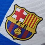 camiseta barcelona spotify escudo