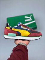 zapatilla puma Future Rider Play guinda amarillo lado derecho