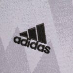 Camiseta Real Madrid segunda equipación 2022-2023 femenino marca