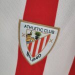 ESCUDO Camiseta del Athletic Bilbao Primera Equipación 2223 Versión Aficionado