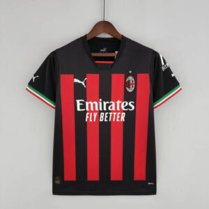 Primera equipación del AC Milan 2223 versión aficionado