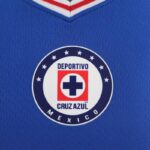 camiseta primera equipación Cruz Azul 2022 -2023 versión jugador - escudo