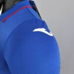 camiseta primera equipación Cruz Azul 2022 -2023 versión jugador - hombro