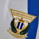 Camiseta Leganés primera equipación 2022-2023 versión fan escudo