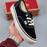 Vans low-top casual sneakers lateral