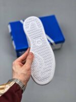 zapatillas blancas casuales planta