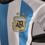 Conjunto niños Argentina Qatar 2022 - escudo