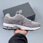 New Balance 860