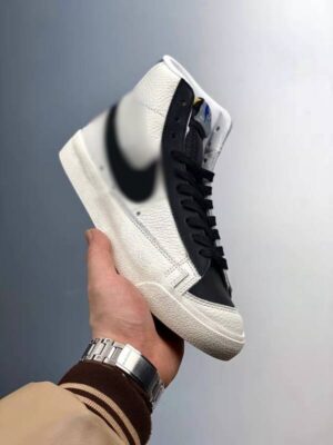 Nike Blazer Mid '77 Casual Sneakers lateral 3