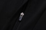 Bolsillo de la chaqueta del chándal negro del Liverpool 2022-2023