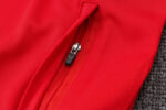 Bolsillo de la chaqueta del chándal rojo del Liverpool 2022-2023