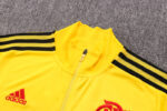 Cuello de la chaqueta del chándal amarillo del Flamengo 2022-2023
