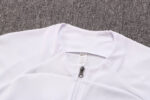 Cuello de la chaqueta del chándal blanco del Paris Saint-Germain 2022-2023
