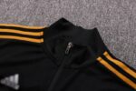 Cuello del chándal negro de la Juventus 2022-2023