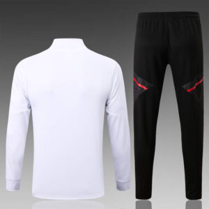 Dorsal del conjunto chándal blanco del Bayern de Múnich 2022-2023