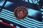 Escudo del chándal azul oscuro del Manchester City 2022-2023