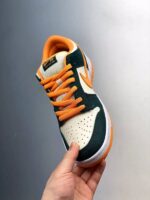 Nike Dunk SB Low Sneakers lateral