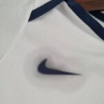 Body del Tottenham primera equipación 2022-2023 logo