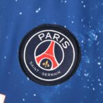 Camiseta PSG edición especial azul y blanco escudo