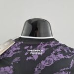 Camiseta Real Madrid edición especial violeta 2022-2023 dorso del cuello