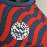 Player Bayern Munich entrenamiento 2022-2023 escudo