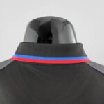 Polo PSG negro 2022-2023 dorso del cuello