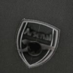 camiseta arsenal negra 2023 escudo