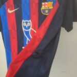 Camiseta Barcelona x Drake 2022-2023 Local lateral