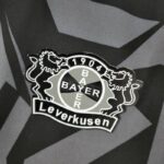 Camiseta Bayer 04 Leverkusen segunda equipación 2022-2023 escudo