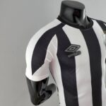 Camiseta Sanatos FC segunda equipación 2022-2023 versión jugador lateral