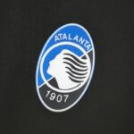 Camiseta Atalanta segunda equipación 2022-2023 escudo