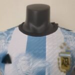 Camiseta Edición Conmemorativa Campeón Argentina 2022- Versión jugador cuello frontal